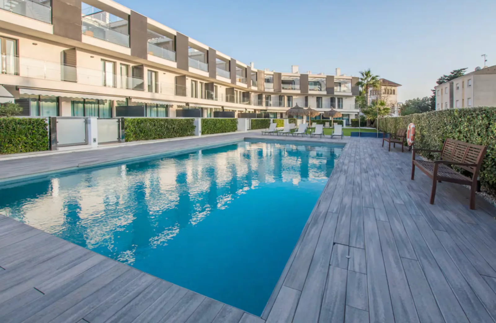 La Perla 10 — Ático dúplex con piscina en Llenaire